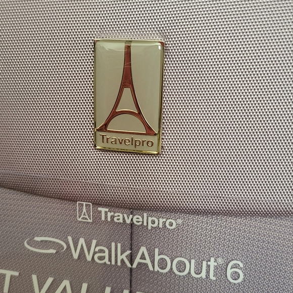 Travelpro WalkAbout 6 Carry-on Suitcase - Picture 12 of 15